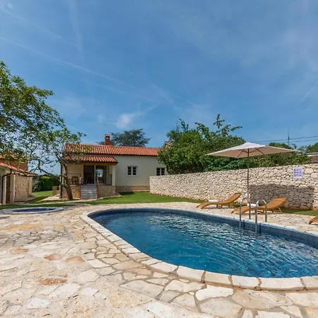 Casa Laurales Villa