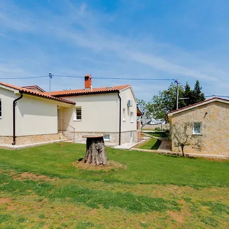 Casa Laurales * Veli Turini