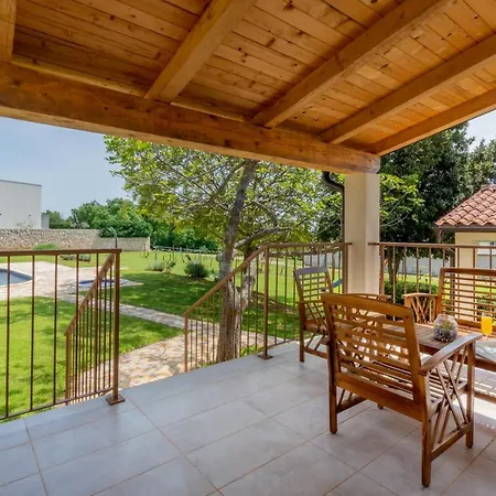 Casa Laurales Veli Turini