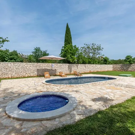 Casa Laurales Veli Turini