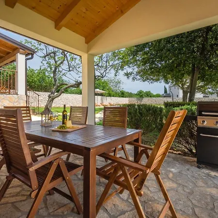 Casa Laurales * Veli Turini