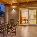Casa Laurales Vila Veli Turini