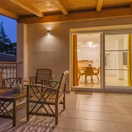 Casa Laurales Willa Veli Turini