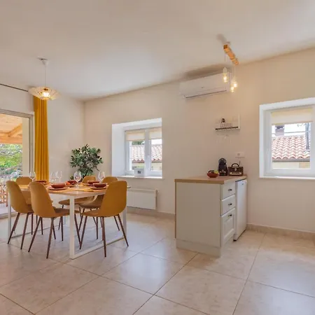 Casa Laurales * Veli Turini